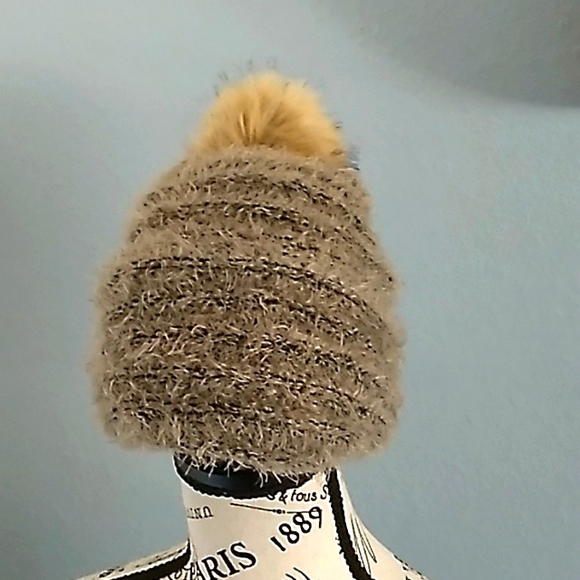NWOT Bearpaw 2 in 1 Knit Scarf Hat with Pompom - Picture 4 of 8